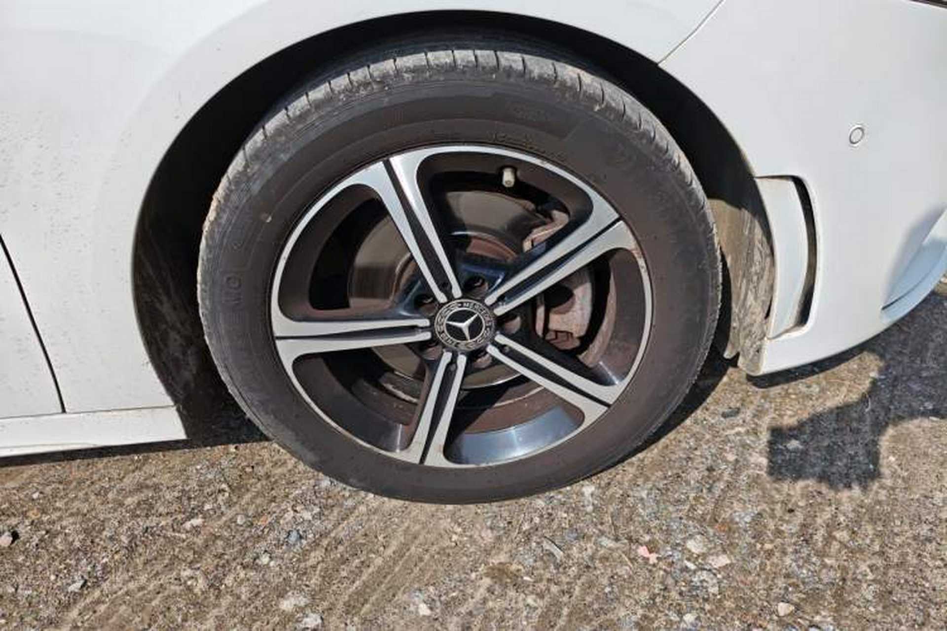 Used Mercedes-Benz A-Class 2022 Revised Version A 200 L Sport Sedan Fashionable Style Right Front Wheel Hub