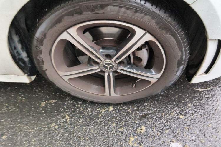 Used Mercedes-Benz A-Class 2022 Revised Version A 200 L Sport Sedan Fashionable Style Right Front Wheel Hub