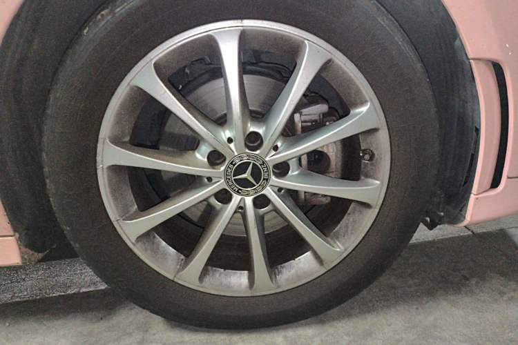 Used Mercedes-Benz A-Class 2022 Second Facelift A 200 L Sport Sedan Fashion Version Right Front Wheel Hub