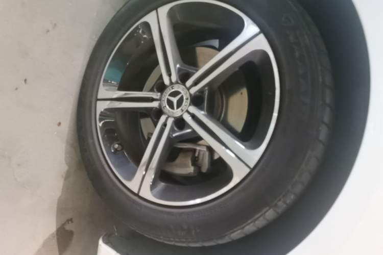 Used Mercedes-Benz A-Class 2022 Revised Version A 200 L Sport Sedan Fashionable Style Right Front Wheel Hub