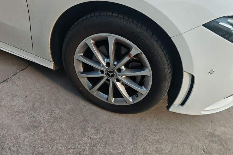 Used Mercedes-Benz A-Class 2022 Restyled A 200 L Sport Sedan Fashion Version Right Front Wheel Hub