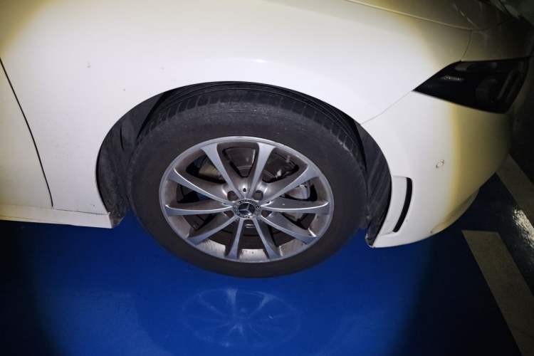 Used Mercedes-Benz A-Class 2022 Restyled A 200 L Sport Sedan Fashion Version Right Front Wheel Hub