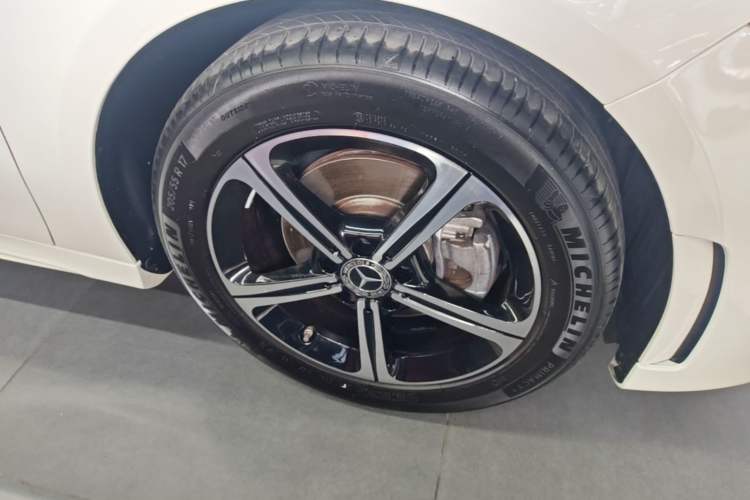 Used Mercedes-Benz A-Class 2022 Revised Version A 200 L Sport Sedan Fashionable Style Right Front Wheel Hub