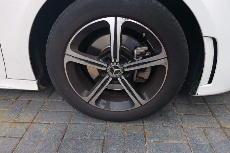 Used Mercedes-Benz A-Class 2022 A 200 L Sport Sedan Fashion Model Right Front Wheel Hub
