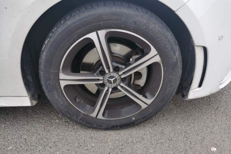 Used Mercedes-Benz A-Class 2022 A 200 L Sport Sedan Fashion Model Right Front Wheel Hub