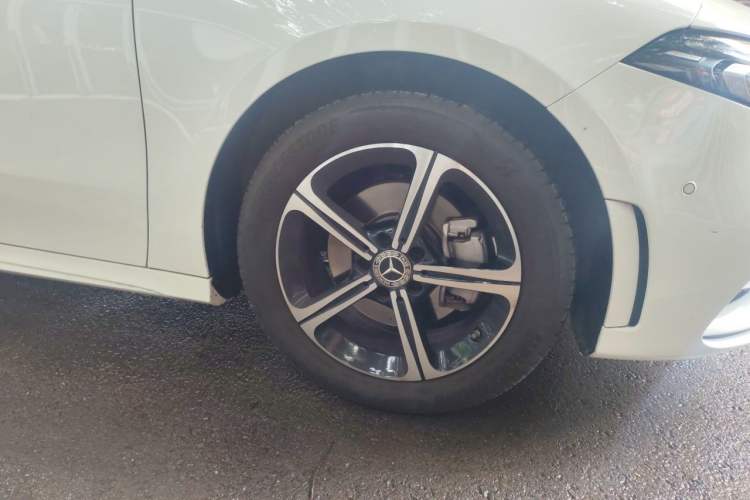 Used Mercedes-Benz A-Class 2022 Second Facelift A 200 L Sport Sedan Fashion Version Right Front Wheel Hub