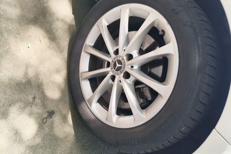 Used Mercedes-Benz A-Class 2022 A 200 L Sport Sedan Fashion Model Right Front Wheel Hub