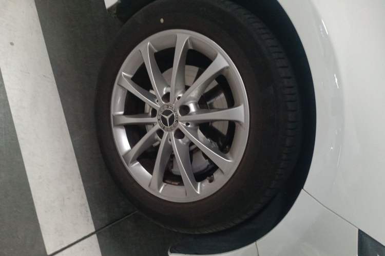 Used Mercedes-Benz A-Class 2022 Restyled A 200 L Sport Sedan Fashion Version Right Front Wheel Hub