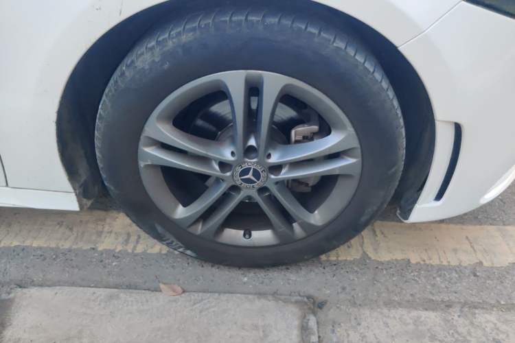 Used Mercedes-Benz A-Class 2022 A 180 L Sport Sedan Right Front Wheel Hub