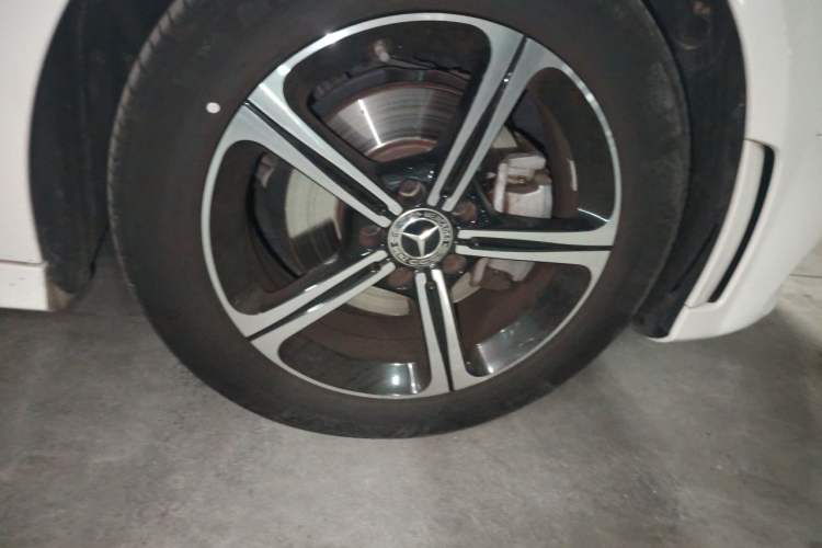Used Mercedes-Benz A-Class 2022 Second Facelift A 200 L Sport Sedan Fashion Version Right Front Wheel Hub