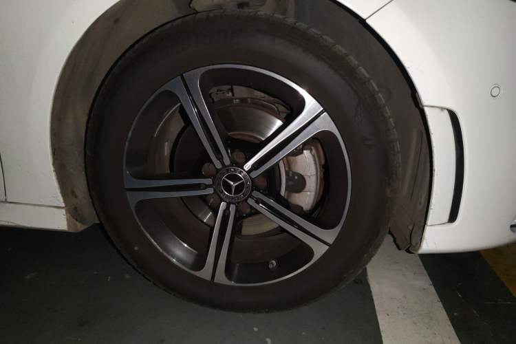 Used Mercedes-Benz A-Class 2022 Revised Version A 200 L Sport Sedan Fashionable Style Right Front Wheel Hub