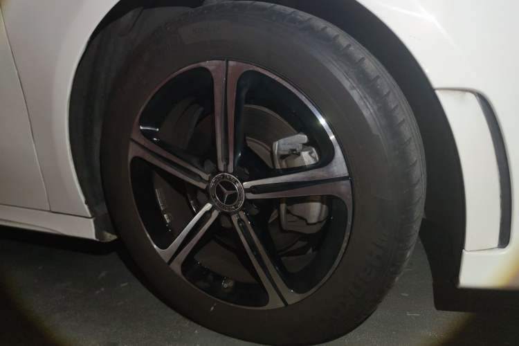 Used Mercedes-Benz A-Class 2022 Second Facelift A 200 L Sport Sedan Fashion Version Right Front Wheel Hub