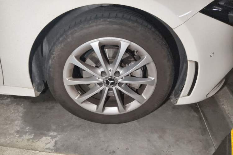 Used Mercedes-Benz A-Class 2022 A 200 L Sport Sedan Fashion Model Right Front Wheel Hub