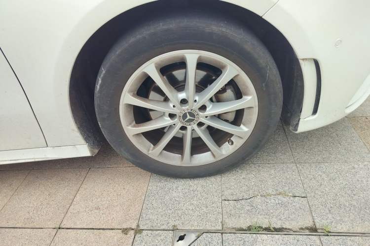 Used Mercedes-Benz A-Class 2022 Restyled A 200 L Sport Sedan Fashion Version Right Front Wheel Hub