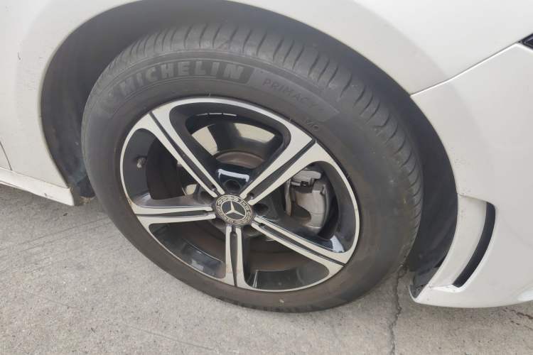 Used Mercedes-Benz A-Class 2022 Revised Version A 200 L Sport Sedan Fashionable Style Right Front Wheel Hub