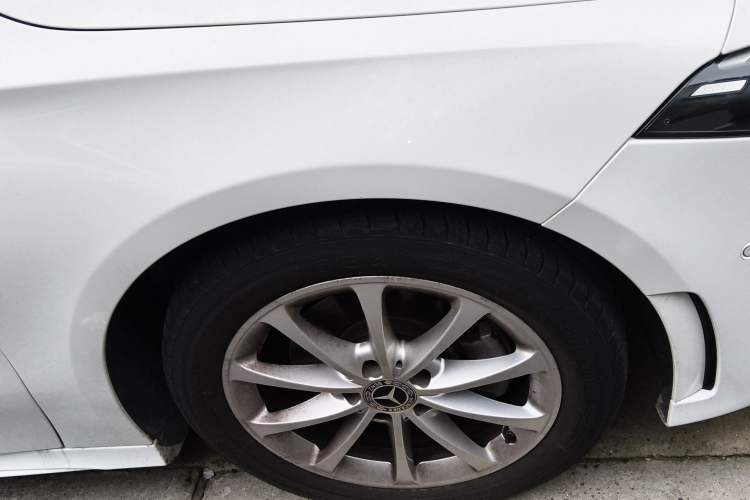 Used Mercedes-Benz A-Class 2022 Restyled A 200 L Sport Sedan Fashion Version Right Front Wheel Hub