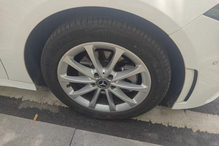 Used Mercedes-Benz A-Class 2022 Restyled A 200 L Sport Sedan Fashion Version Right Front Wheel Hub