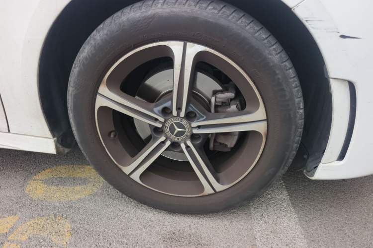 Used Mercedes-Benz A-Class 2022 Second Facelift A 200 L Sport Sedan Fashion Version Right Front Wheel Hub
