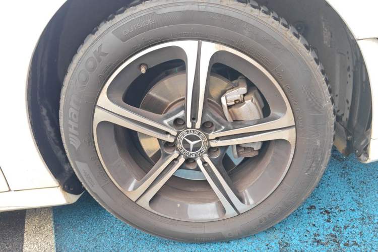 Used Mercedes-Benz A-Class 2022 Revised Version A 200 L Sport Sedan Fashionable Style Right Front Wheel Hub