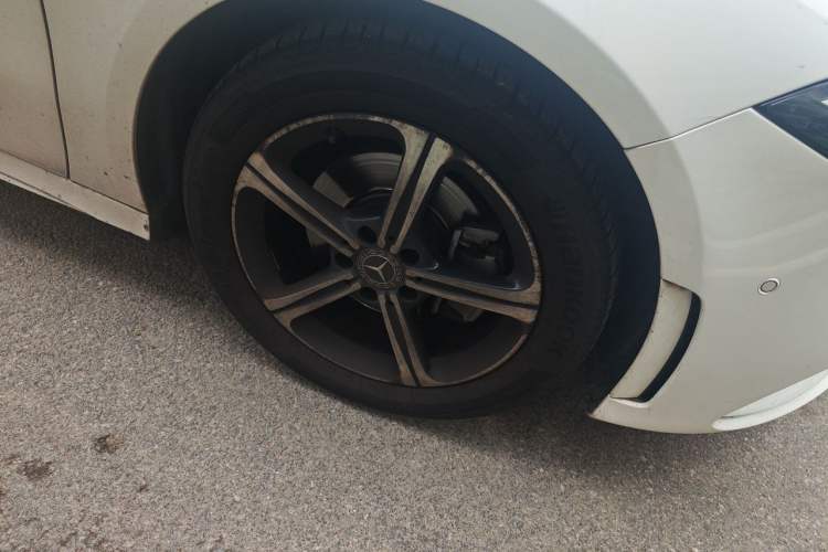 Used Mercedes-Benz A-Class 2022 Revised Version A 200 L Sport Sedan Fashionable Style Right Front Wheel Hub