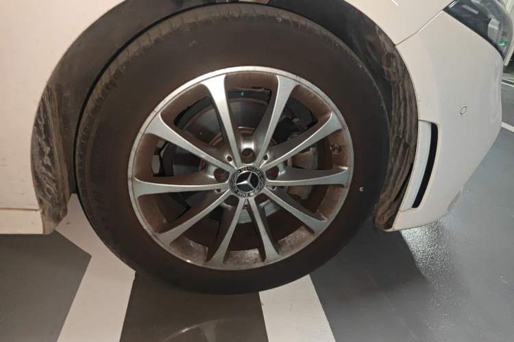 Used Mercedes-Benz A-Class 2022 A 200 L Sport Sedan Fashion Model Right Front Wheel Hub