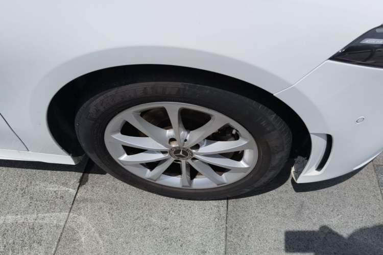 Used Mercedes-Benz A-Class 2022 Restyled A 200 L Sport Sedan Fashion Version Right Front Wheel Hub