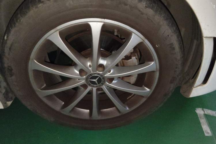 Used Mercedes-Benz A-Class 2022 Restyled A 200 L Sport Sedan Dynamic Version Right Front Wheel Hub