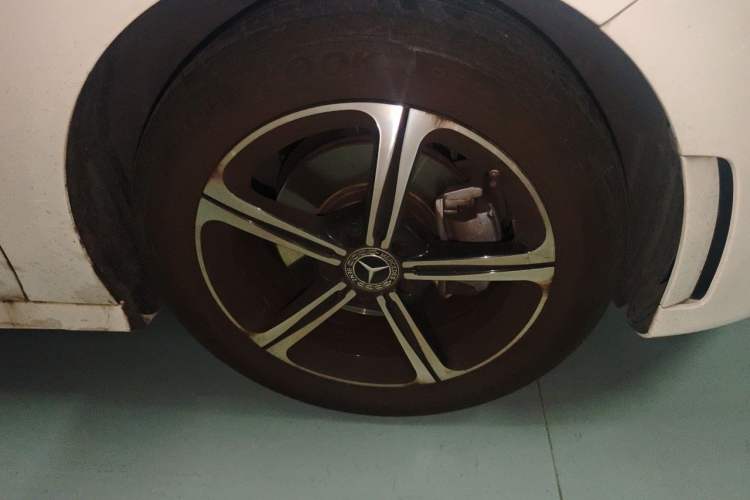 Used Mercedes-Benz A-Class 2022 Revised Version A 200 L Sport Sedan Fashionable Style Right Front Wheel Hub