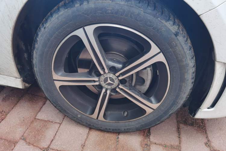 Used Mercedes-Benz A-Class 2022 Revised Version A 200 L Sport Sedan Fashionable Style Right Front Wheel Hub