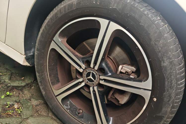 Used Mercedes-Benz A-Class 2022 Revised Version A 200 L Sport Sedan Fashionable Style Right Front Wheel Hub