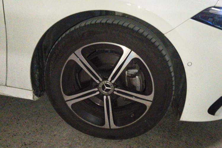 Used Mercedes-Benz A-Class 2022 Revised Version A 200 L Sport Sedan Fashionable Style Right Front Wheel Hub