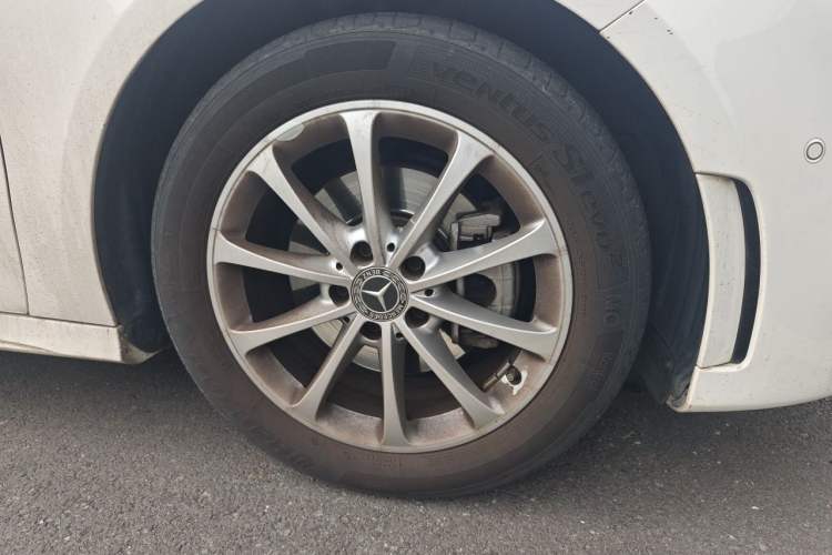Used Mercedes-Benz A-Class 2022 Restyled A 200 L Sport Sedan Fashion Version Right Front Wheel Hub