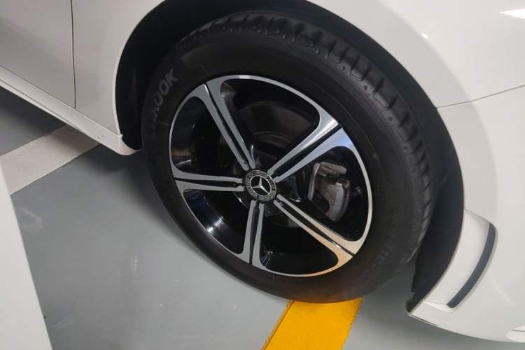 Used Mercedes-Benz A-Class 2022 A 200 L Sport Sedan Fashion Model Right Front Wheel Hub
