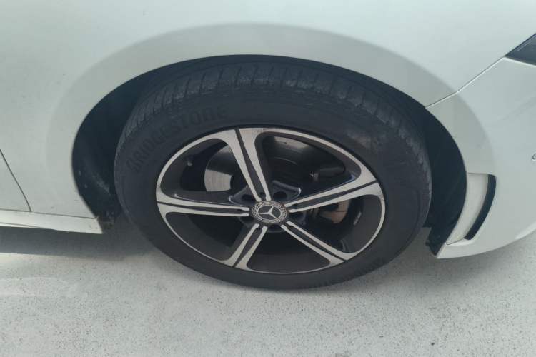 Used Mercedes-Benz A-Class 2022 Second Facelift A 200 L Sport Sedan Fashion Version Right Front Wheel Hub