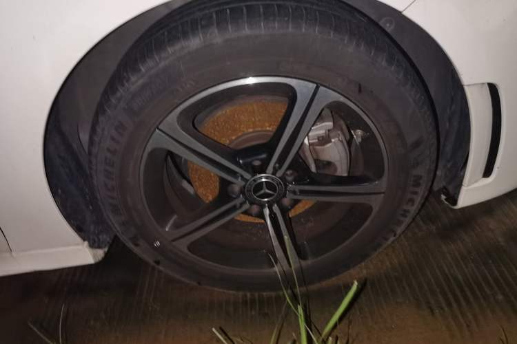 Used Mercedes-Benz A-Class 2022 Second Facelift A 200 L Sport Sedan Fashion Version Right Front Wheel Hub