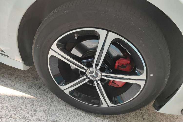 Used Mercedes-Benz A-Class 2022 Second Facelift A 200 L Sport Sedan Fashion Version Right Front Wheel Hub