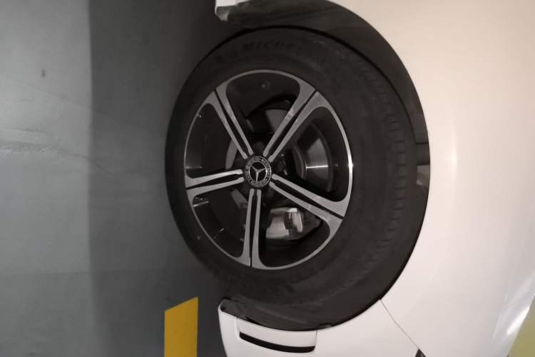 Used Mercedes-Benz A-Class 2022 Revised Version A 200 L Sport Sedan Fashionable Style Right Front Wheel Hub