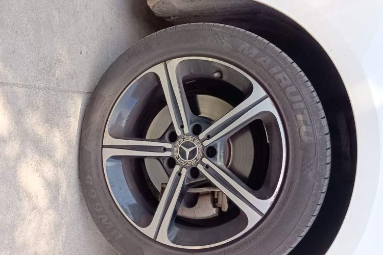 Used Mercedes-Benz A-Class 2022 A 200 L Sport Sedan Fashion Model Right Front Wheel Hub