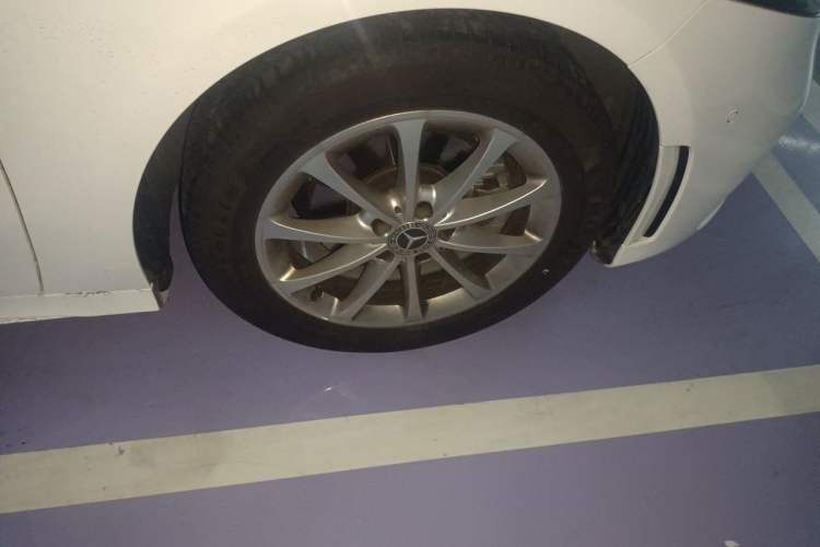 Used Mercedes-Benz A-Class 2022 Restyled A 200 L Sport Sedan Fashion Version Right Front Wheel Hub