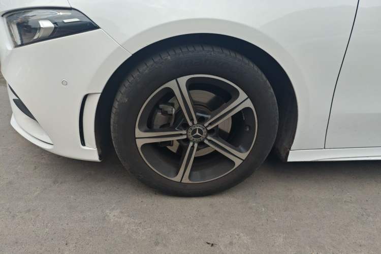 Used Mercedes-Benz A-Class 2022 Second Facelift A 200 L Sport Sedan Fashion Version Right Front Wheel Hub