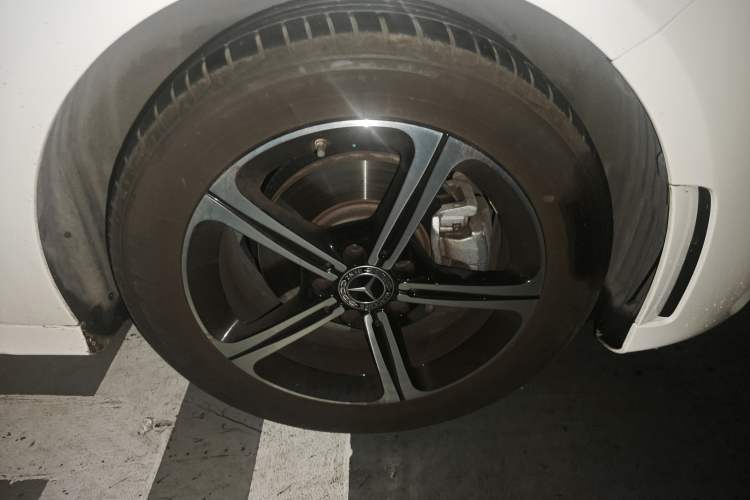Used Mercedes-Benz A-Class 2022 A 200 L Sport Sedan Fashion Model Right Front Wheel Hub