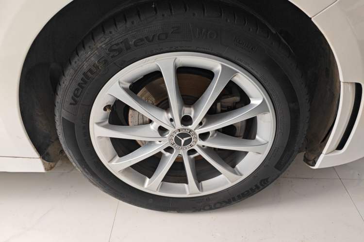 Used Mercedes-Benz A-Class 2022 A 200 L Sport Sedan Fashion Model Right Front Wheel Hub