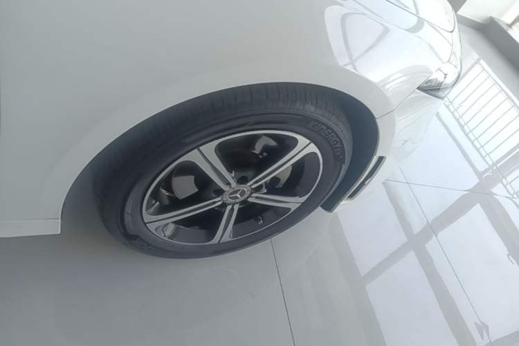 Used Mercedes-Benz A-Class 2022 Second Facelift A 200 L Sport Sedan Fashion Version Right Front Wheel Hub
