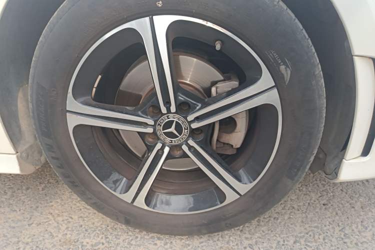 Used Mercedes-Benz A-Class 2022 Second Facelift A 200 L Sport Sedan Fashion Version Right Front Wheel Hub