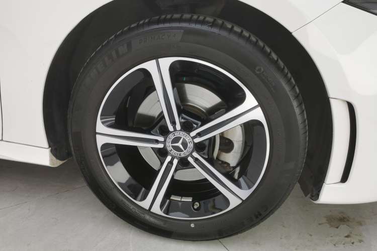 Used Mercedes-Benz A-Class 2022 Second Facelift A 200 L Sport Sedan Fashion Version Right Front Wheel Hub