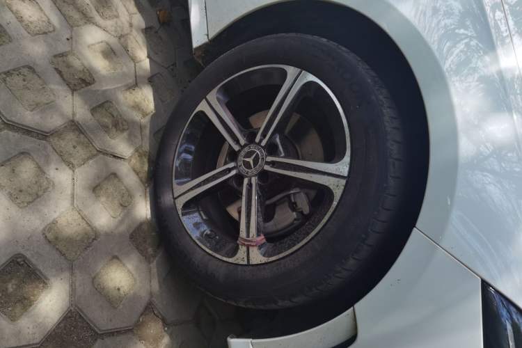 Used Mercedes-Benz A-Class 2022 Second Facelift A 200 L Sport Sedan Fashion Version Right Front Wheel Hub