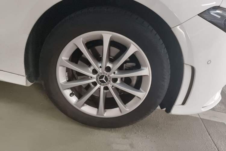 Used Mercedes-Benz A-Class 2022 Restyled A 200 L Sport Sedan Dynamic Version Right Front Wheel Hub