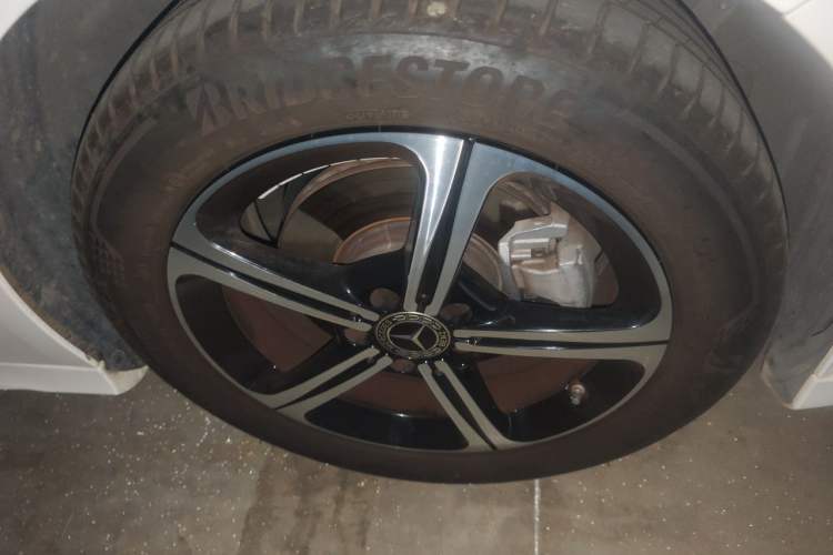 Used Mercedes-Benz A-Class 2022 Second Facelift A 200 L Sport Sedan Fashion Version Right Front Wheel Hub