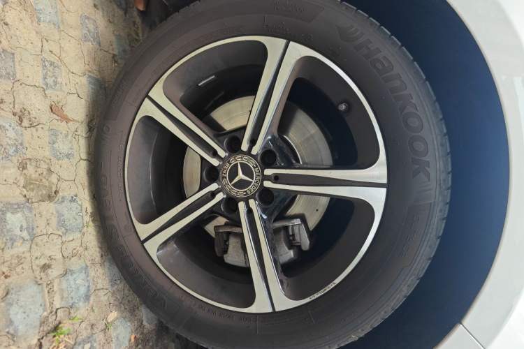 Used Mercedes-Benz A-Class 2022 Restyled A 200 L Sport Sedan Fashion Version Right Front Wheel Hub