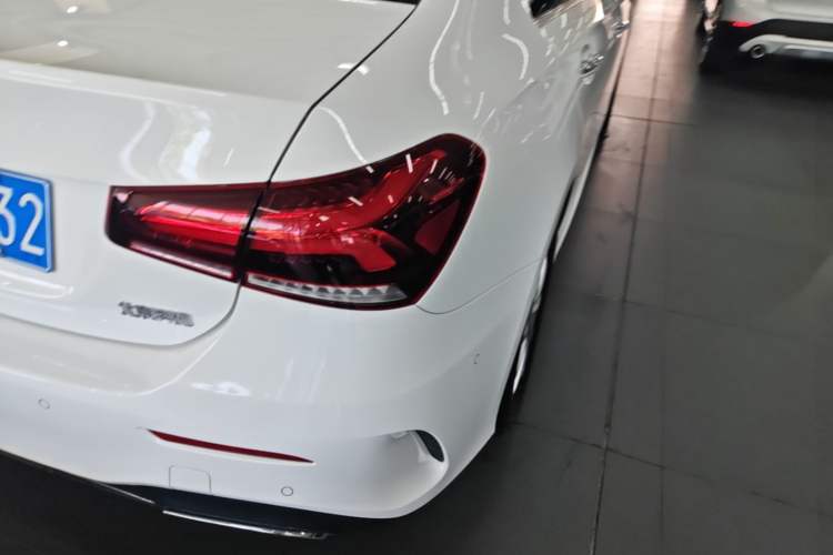Used Mercedes-Benz A-Class 2022 Restyled A 200 L Sport Sedan Fashion Version Right Rear Taillight